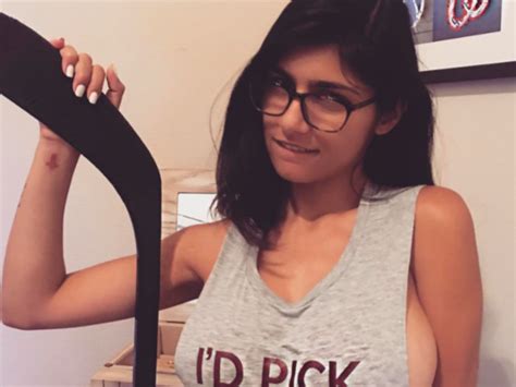 mia khalifa dildo|Mia Khalifa Dildo Play Porn Videos 